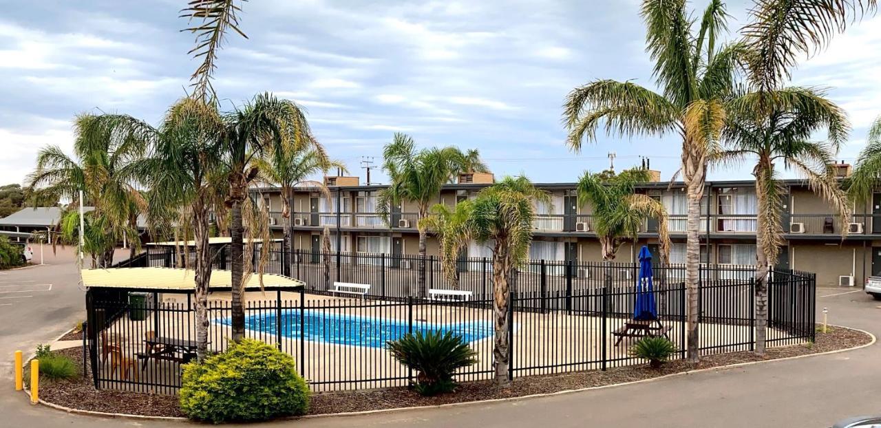 Westland Hotel Motel Whyalla Buitenkant foto