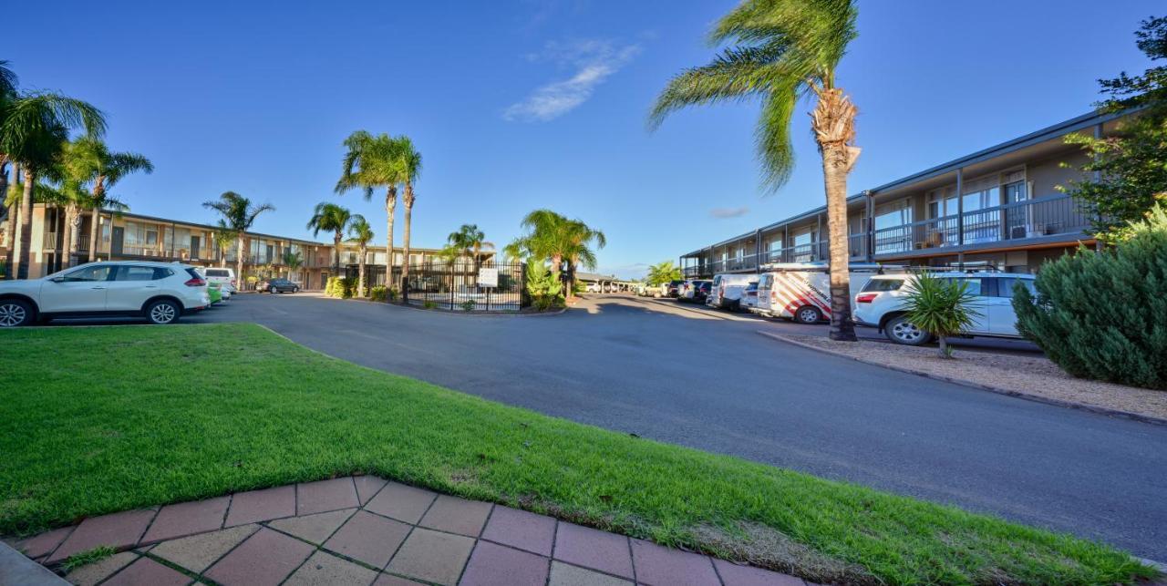 Westland Hotel Motel Whyalla Buitenkant foto