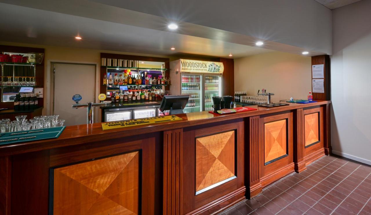 Westland Hotel Motel Whyalla Buitenkant foto