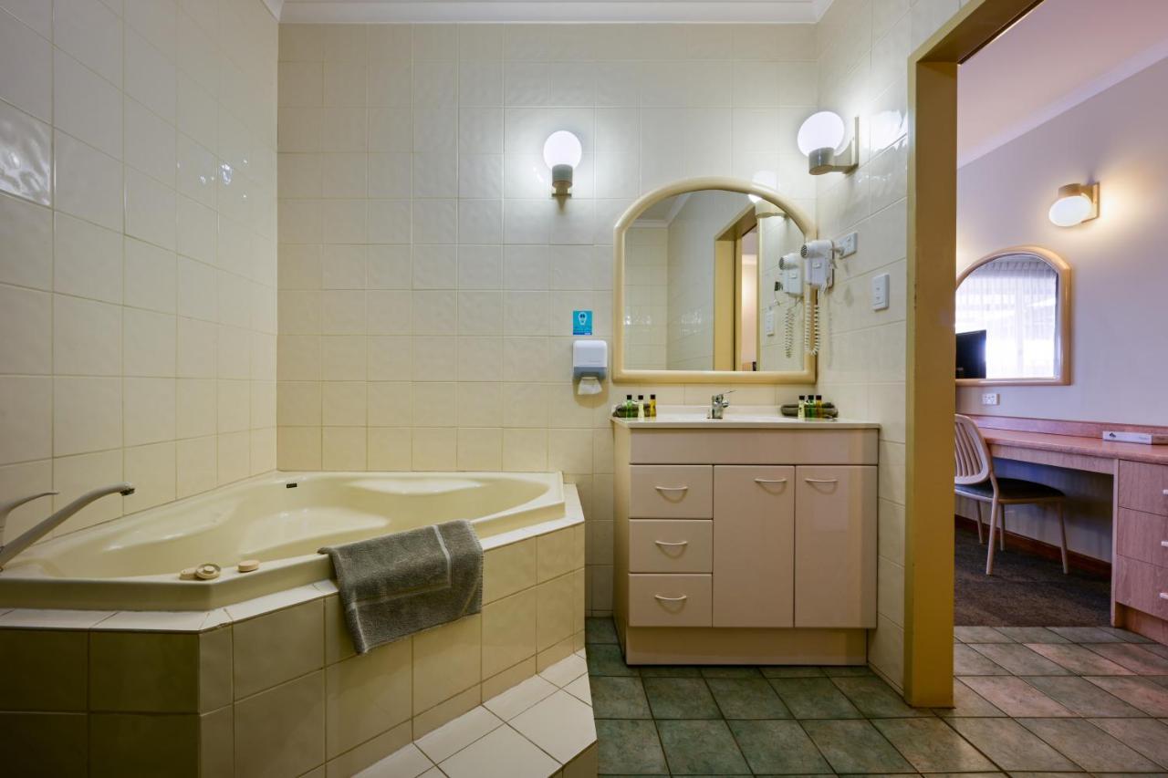 Westland Hotel Motel Whyalla Buitenkant foto