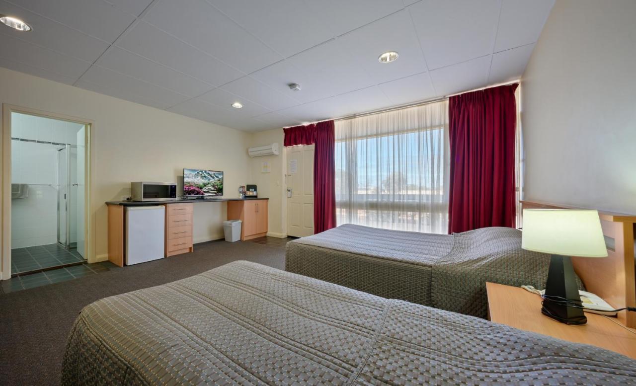 Westland Hotel Motel Whyalla Buitenkant foto